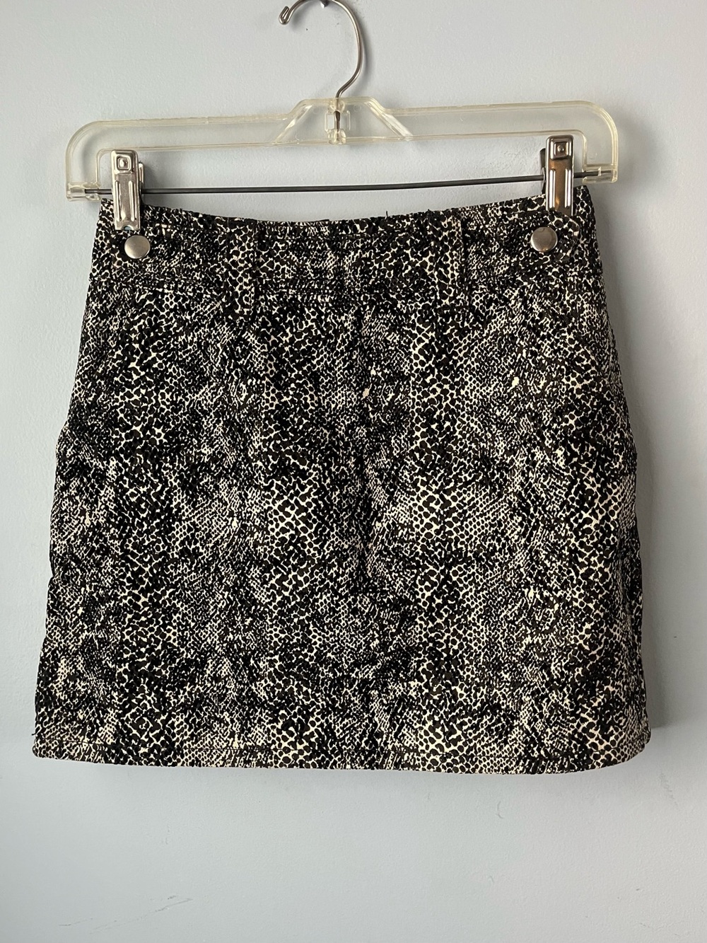 Topshop Black & White 100% Cotton Snakeskin Structured Mini Skirt Snaps Size 0P